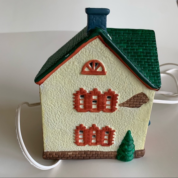 Vintage Dickensville Collectable Lighted House - Picture 5 of 12